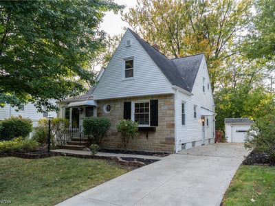 1592 Laclede Rd