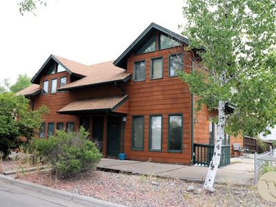 2321 Lewis Ave