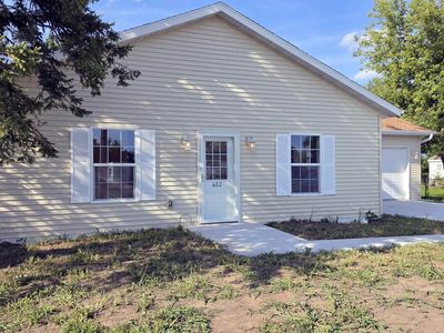 632 W Delavan Dr