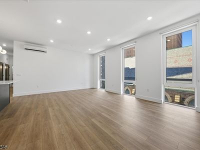 21 Lincoln Park #302