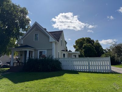 308 Center St E