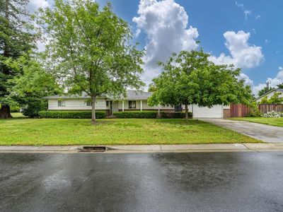 3230 Balmoral Dr