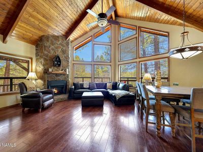 1070 E Lake Meadow Cir