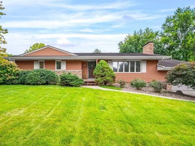 221 Hillside Ln