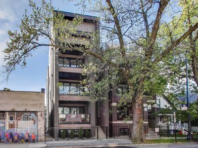 2307 W Foster Ave #3