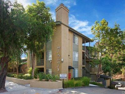 727 Robinson Ave APT C