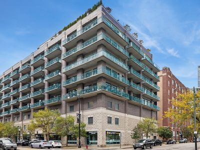 910 W Madison St APT 704