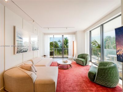 2201 Collins Ave #428