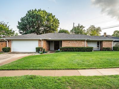 2909 Hillcrest Dr