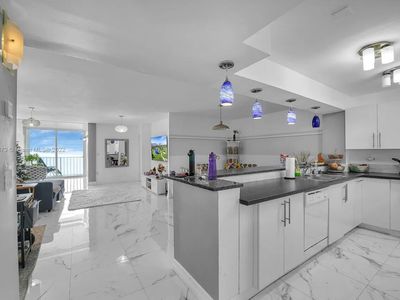 6450 COLLINS Avenue #704