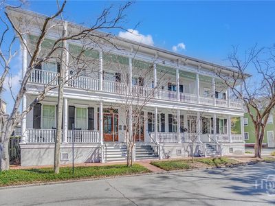 206 W Waldburg Street