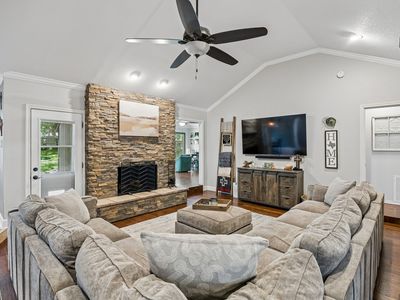 2814 Greenbrook Dr