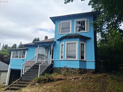 1289 SE Main St