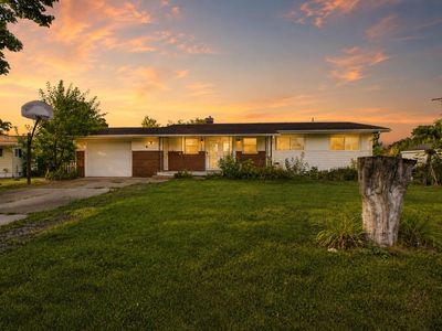 3281 Broadmore Dr