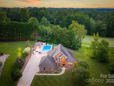 4137 Pinecrest Dr NE