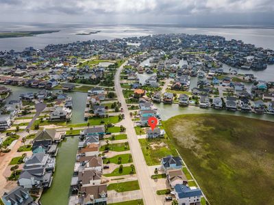 Property at 944 Tiki Dr, Tiki Island, TX