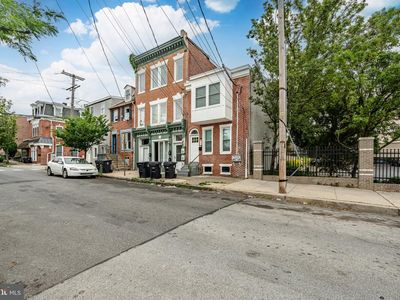 215 W 6th St