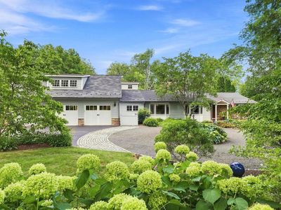 1 Country Club Ln