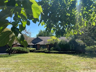 Property at 28 Wolf Ridge Dr, Holland, OH