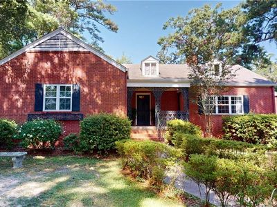 300 Bromley Pl