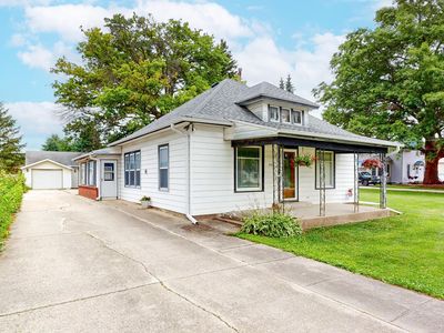902 N Frost Ave