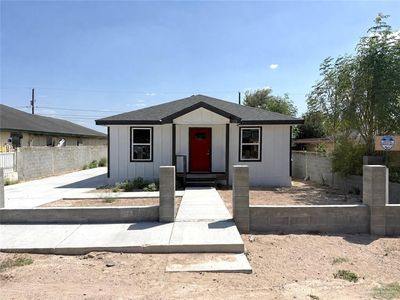 338 Chicas St