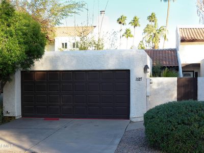 1527 S RIVER Drive