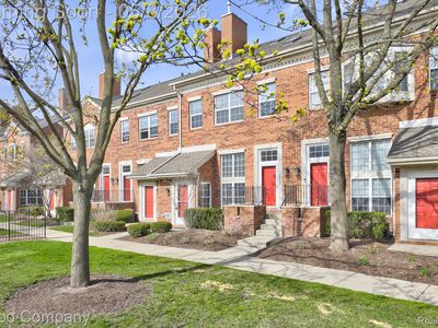 Property at 1512 Maryland Club Dr, Royal Oak, MI
