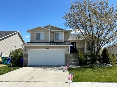 1632 N 2640 W