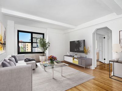 300 W 23rd St APT 8D