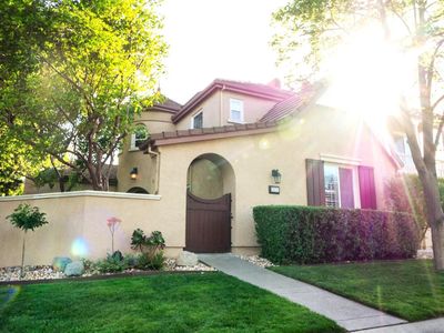 3824 Gresham Ln
