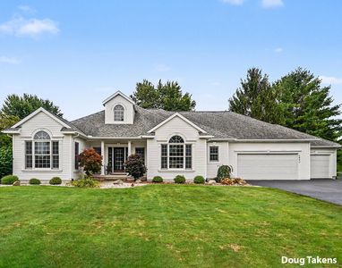 5842 Julie St