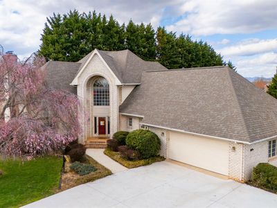 1099 Shasta Ln