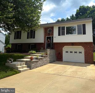 341 Hunters Run Dr