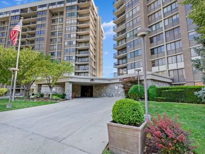 241 N Vine St APT 506W