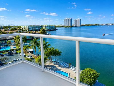 2841 NE 163rd St APT 803