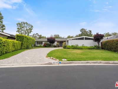 30724 Manzano Dr