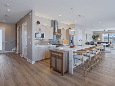 1901 S Harwood St Unit 305