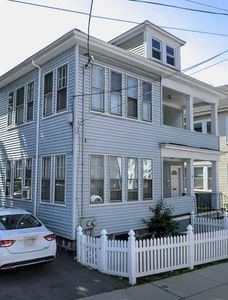 6 W Selden St