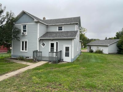705 4th Ave E