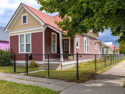 303 5th Ave W