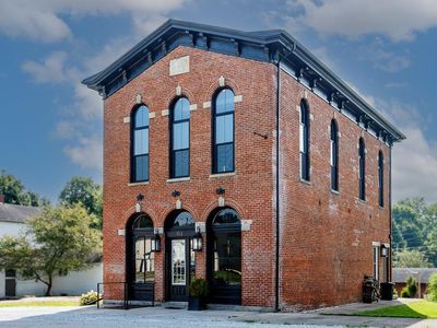 102 N Main St