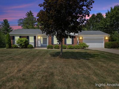 830 Greenbrier Dr SE