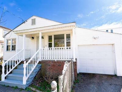 15 Swan Ave