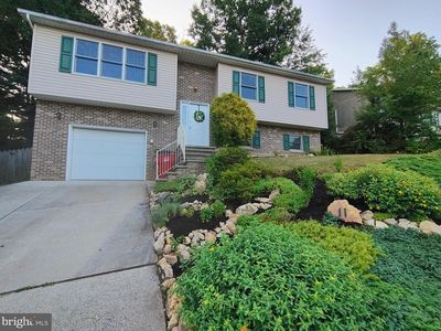 11 Independence Dr