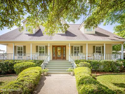 726 Live Oak Dr