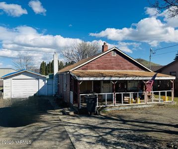 Property at 513 S 3rd St, Selah, WA