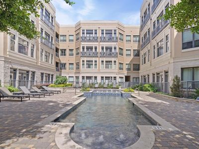 1901 Post Oak Blvd APT 204