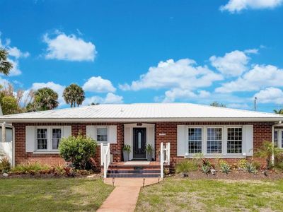 1322 Riverside Dr