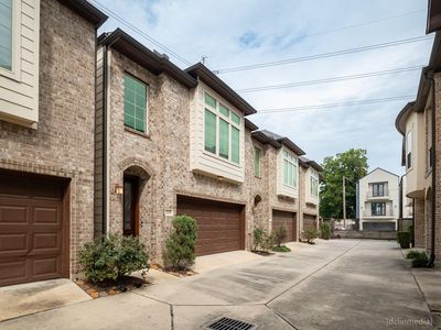 1208 Sampson St